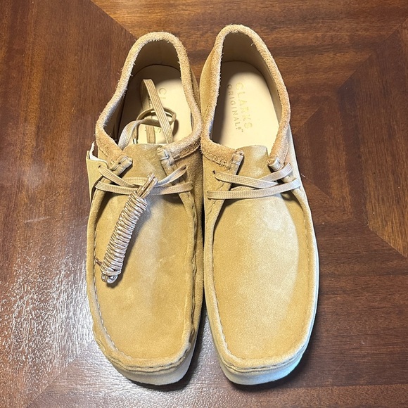 Men's Clarks Wallabee Oak Moss Suede shoes - Picture 2 of 6